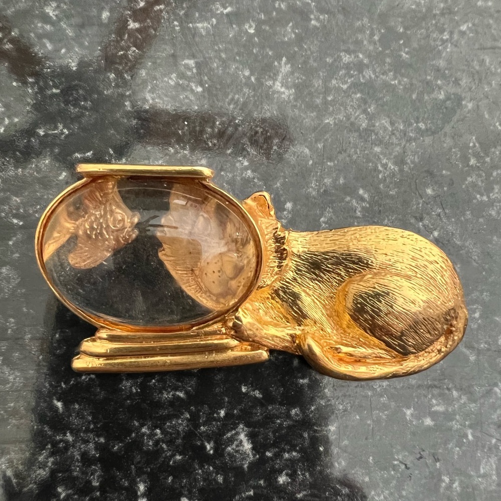 Goldtone marked JJ Cat and Fish brooch